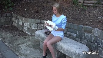 Моя Падчерица Кончает, Когда Отчим Её Трахает.