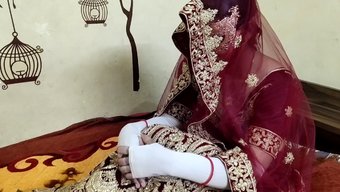18-Летняя Индийская Девушка Выходит Замуж И Исследует Свою Бисексуальную Сторону В Жарком Видео