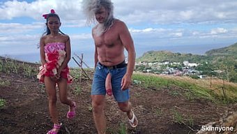 Отчим И Тёлочка Занимаются Экстремальным Сексом На Улице.